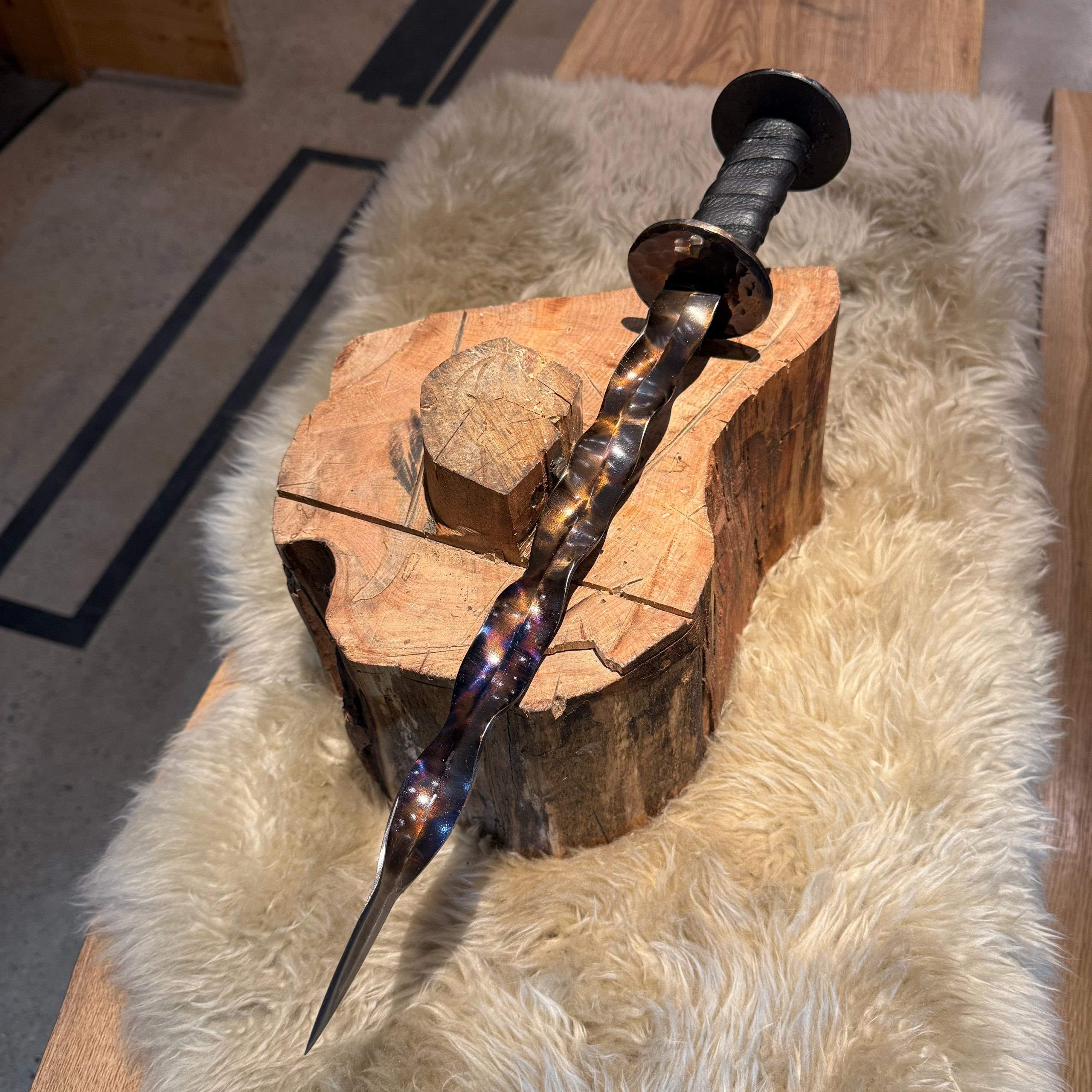 dagger with wavy blade
